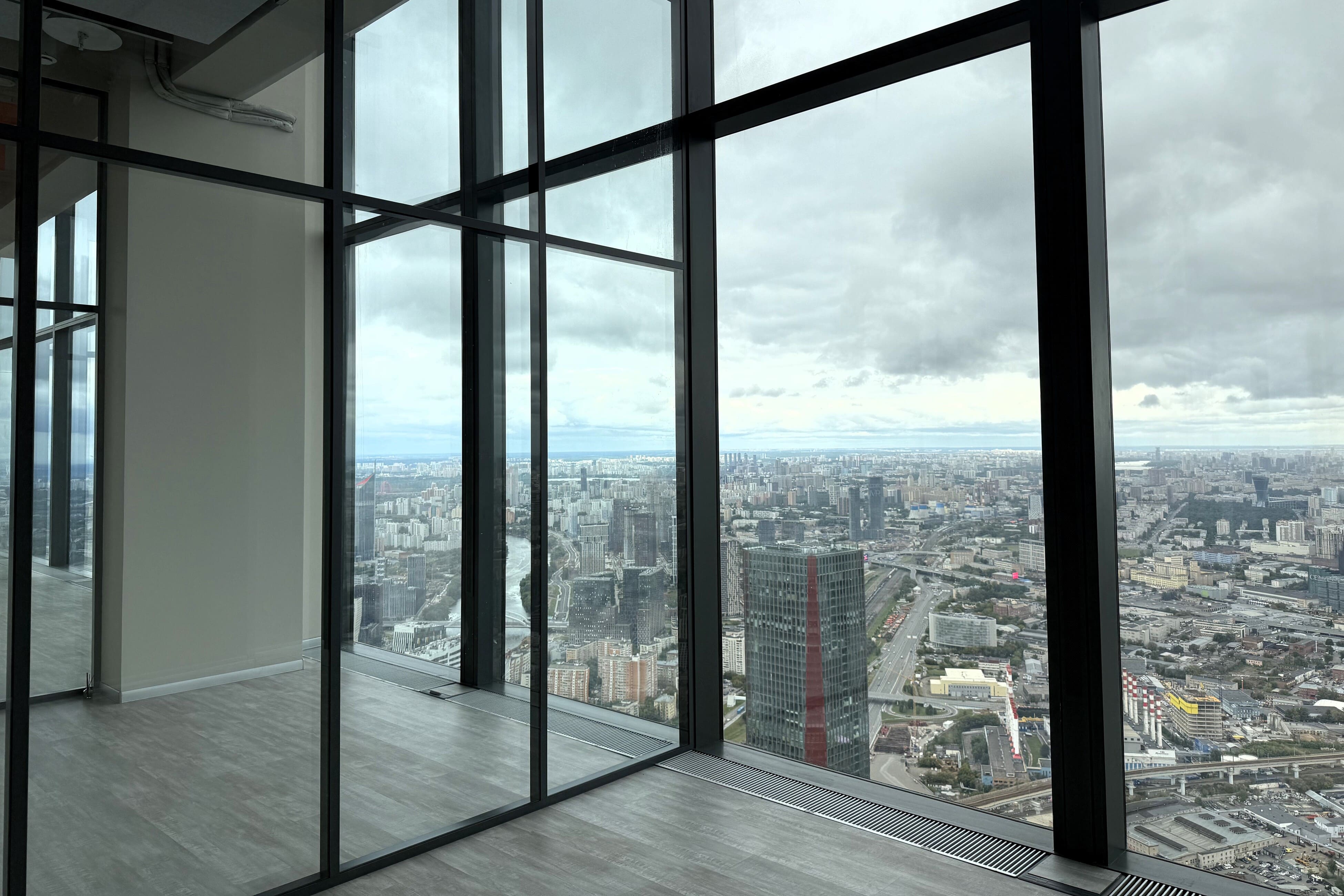Офис с отделкой 240 м² в башне Neva Towers